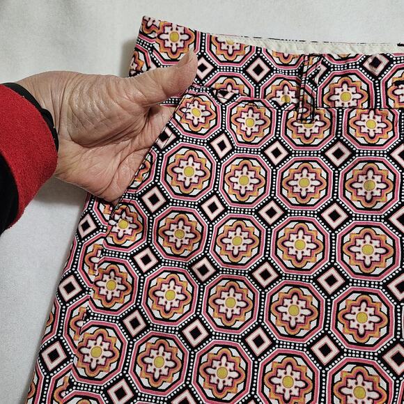 Crown & Ivy Shorts Size 14 Stretchy Button/Zip Fly Pockets Geometric Dressy - Picture 9 of 11